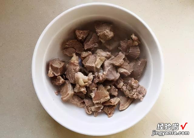 家常版清炖羊肉,用最少的料,炖出最鲜的汤,好喝不腻,没腥膻味
