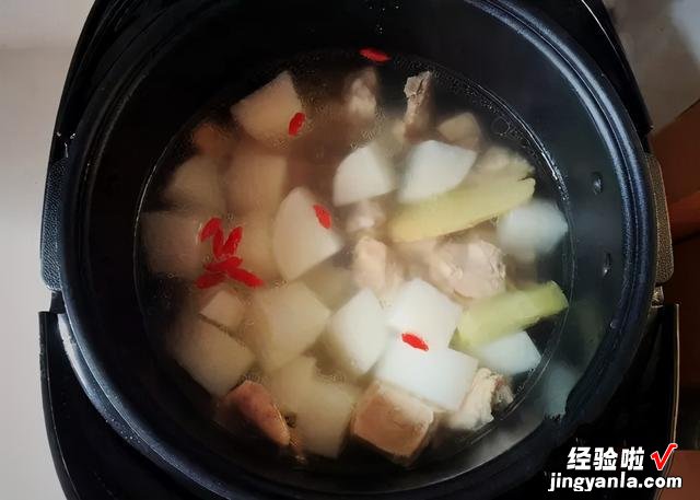 家常版清炖羊肉,用最少的料,炖出最鲜的汤,好喝不腻,没腥膻味