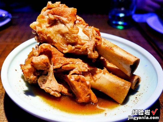 自助酱大骨29元一位随便吃,凉菜饮料不限量,请问老板赚钱吗?