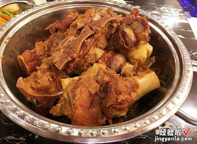 自助酱大骨29元一位随便吃,凉菜饮料不限量,请问老板赚钱吗?