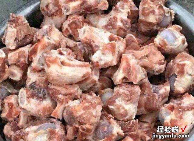 自助酱大骨29元一位随便吃,凉菜饮料不限量,请问老板赚钱吗?