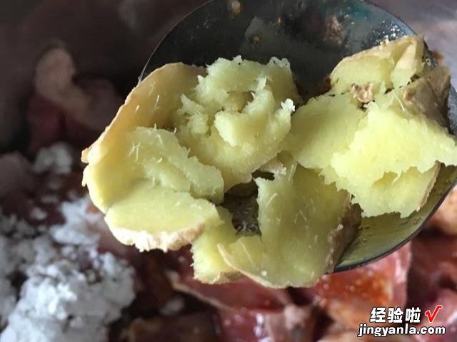 羊肉串怎么腌制，烤出来才好吃？教你一个商用配方，用料精确到克