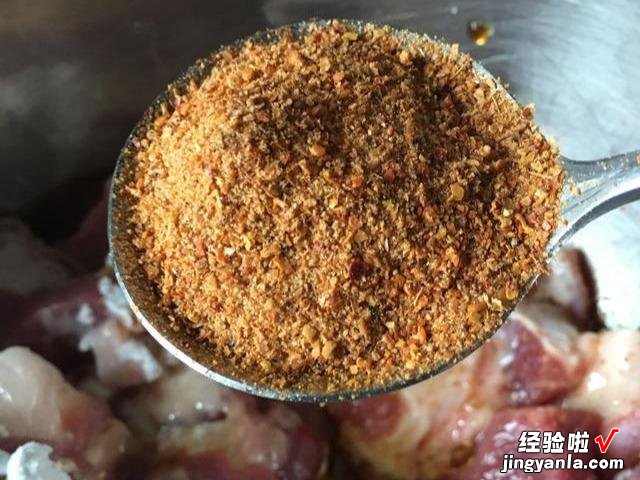 羊肉串怎么腌制，烤出来才好吃？教你一个商用配方，用料精确到克