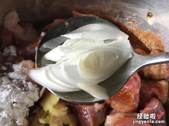 羊肉串怎么腌制，烤出来才好吃？教你一个商用配方，用料精确到克