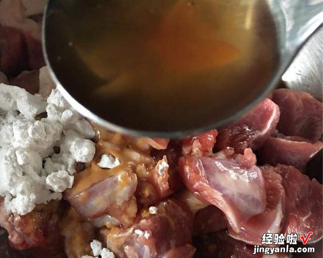 羊肉串怎么腌制，烤出来才好吃？教你一个商用配方，用料精确到克