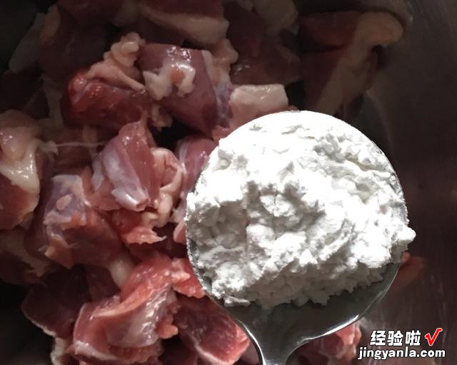 羊肉串怎么腌制，烤出来才好吃？教你一个商用配方，用料精确到克