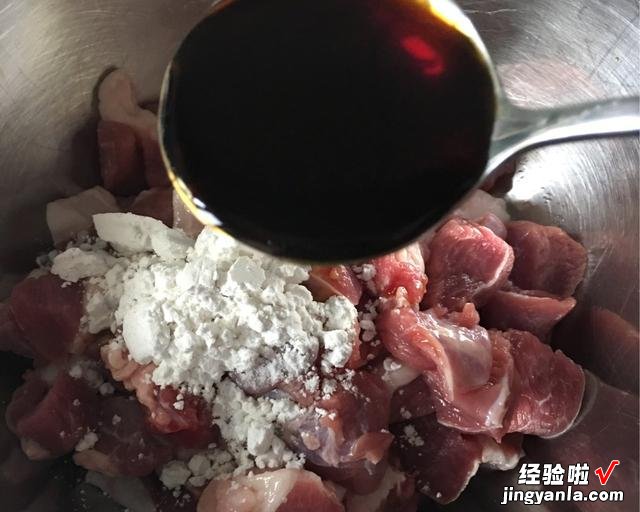 羊肉串怎么腌制，烤出来才好吃？教你一个商用配方，用料精确到克