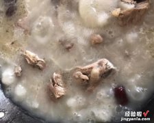 面馆骨头汤里加了什么？喝起来特别香浓，多方打听，我才知道原因