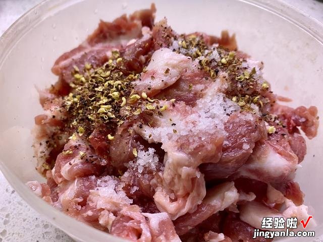 炸酥肉，直接下锅不对，大厨教你正确做法，香酥嫩滑，方法还简单