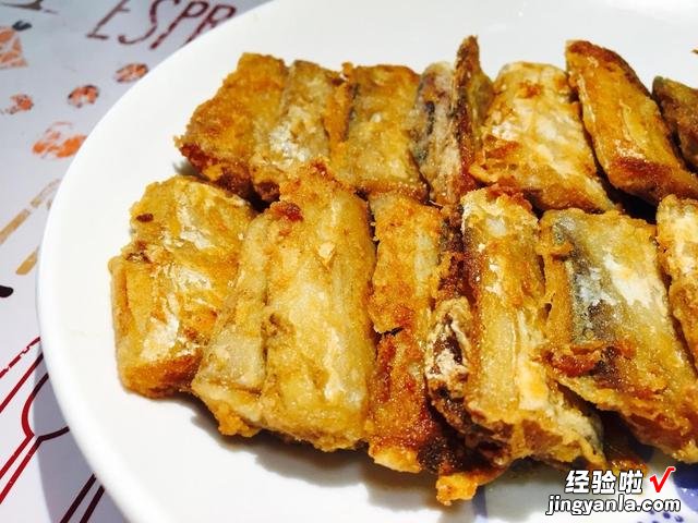 炸鱼面糊怎么调？用面粉还是淀粉，教你正确做法，外酥里嫩没腥味