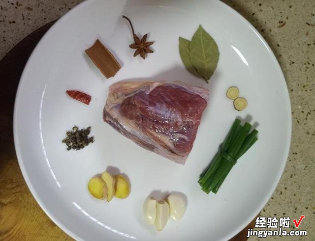 怎样炖牛肉？吃着才软烂鲜香，老师傅告诉我，只需一勺它轻松搞定