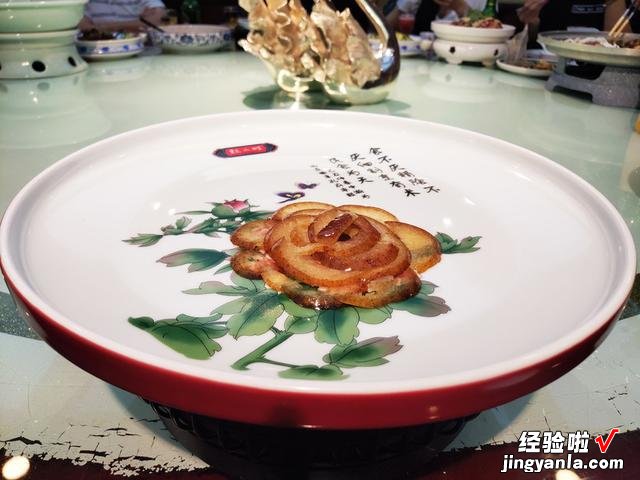 山东鲁菜老店,一桌一千多,一只烤鸭卖198元,我应该没被宰吧