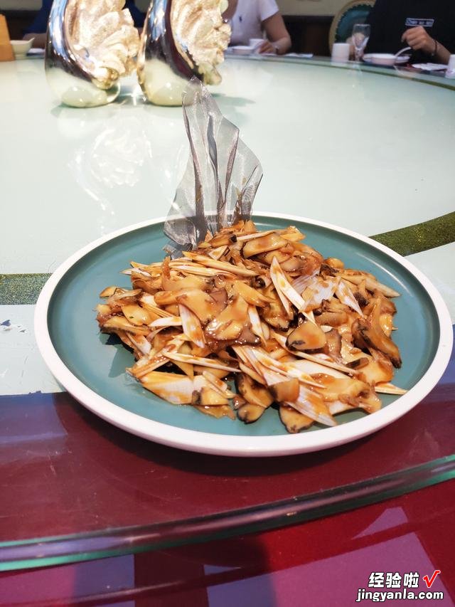 山东鲁菜老店,一桌一千多,一只烤鸭卖198元,我应该没被宰吧