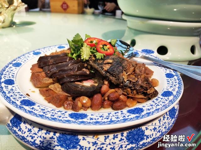 山东鲁菜老店,一桌一千多,一只烤鸭卖198元,我应该没被宰吧