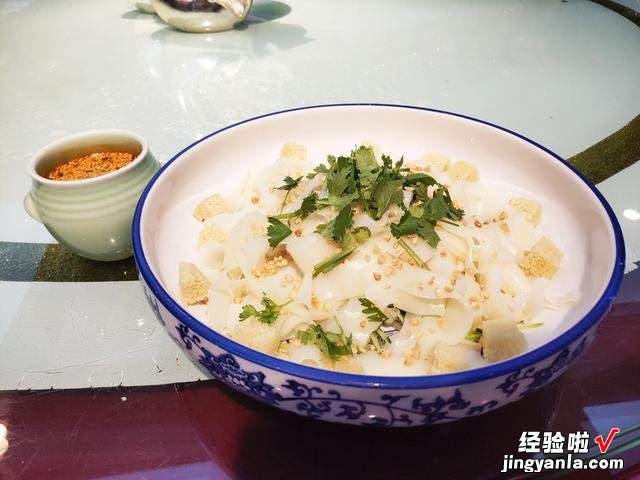 山东鲁菜老店,一桌一千多,一只烤鸭卖198元,我应该没被宰吧