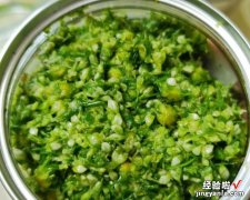 奶奶每年都要腌韭花，简单3步就做好，味道鲜美，冬天涮火锅必备