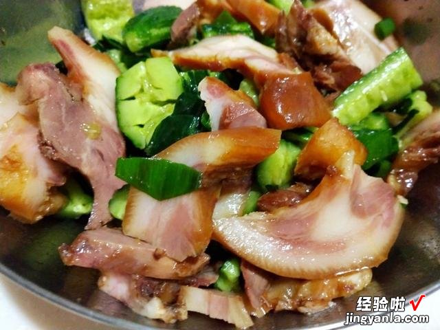 北方人最爱的6道下酒菜,咸香美味,端上桌后,酒量小也能喝半斤