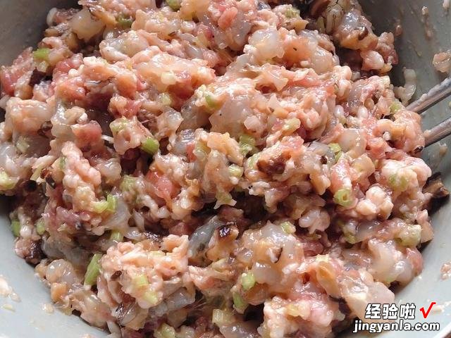 虾仁饺子馅怎么调好吃？教你5种做法，鲜嫩多汁，连吃3盘真过瘾