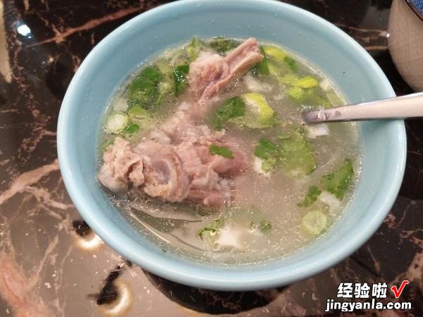 羊汤怎么做?应该放什么香料?很多人不懂装懂,把羊汤熬成了药汤