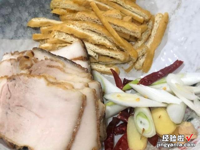 只有北方农村才有的大锅菜,有肉有菜百吃不厌,城里人几乎没吃过