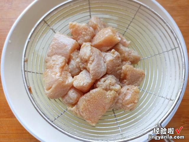 为什么肯德基的鸡米花好吃？原来腌肉有技巧，香脆入味，口感酥香