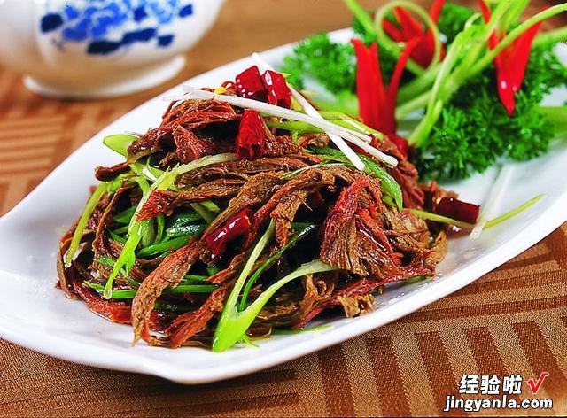 如何用一头猪,做不重样的15道全猪宴?难倒了众人,却难不倒厨师