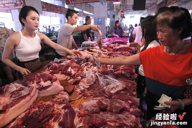 如何用一头猪,做不重样的15道全猪宴?难倒了众人,却难不倒厨师