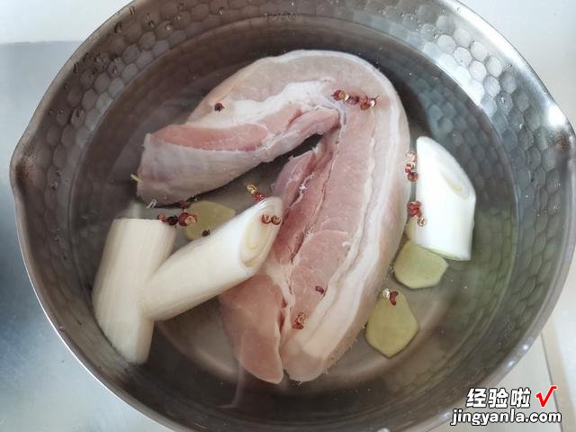 回锅肉怎么做才好吃？大厨教给你，牢记这3点，肥而不腻特别下饭