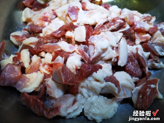 烤箱版羊肉串的做法，从腌肉到烧烤，详细教给你，外焦里嫩太香了