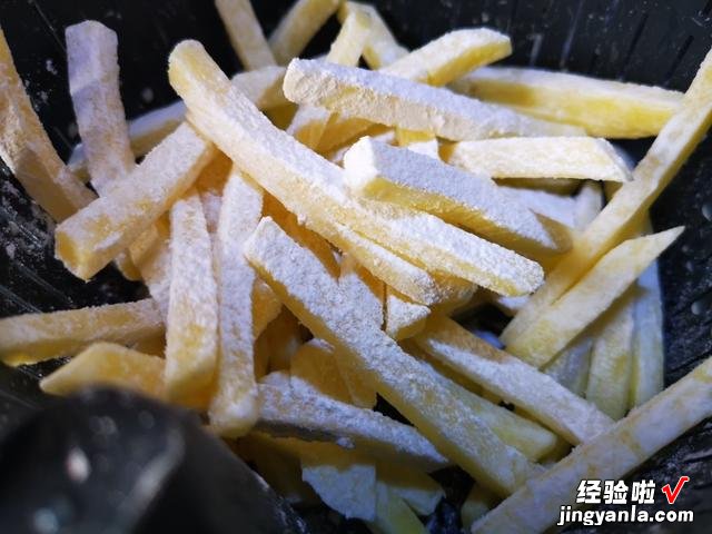 教你在家炸薯条，成本也就2块钱，金黄酥脆，和肯德基的一样好吃