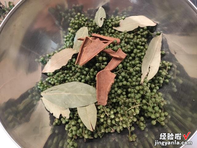 花椒油直接用油炸不对，大厨教你正确做法，又香又麻，方法还简单