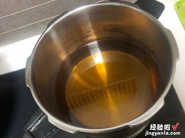 花椒油直接用油炸不对，大厨教你正确做法，又香又麻，方法还简单