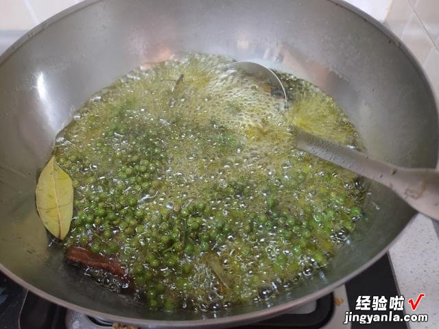 花椒油直接用油炸不对，大厨教你正确做法，又香又麻，方法还简单