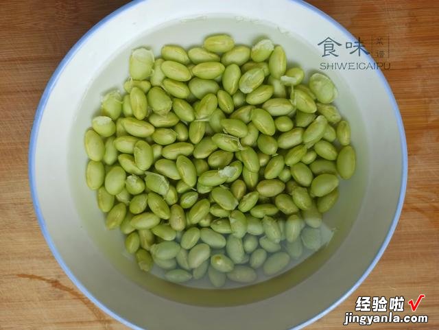 五彩时蔬炒饭，专治不爱吃蔬菜的小孩，学会这样做，孩子抢着要吃