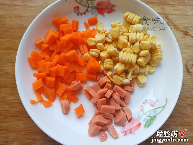 五彩时蔬炒饭，专治不爱吃蔬菜的小孩，学会这样做，孩子抢着要吃