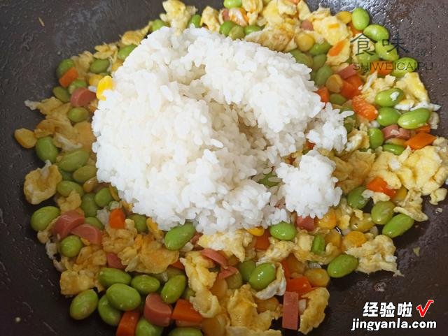 五彩时蔬炒饭，专治不爱吃蔬菜的小孩，学会这样做，孩子抢着要吃