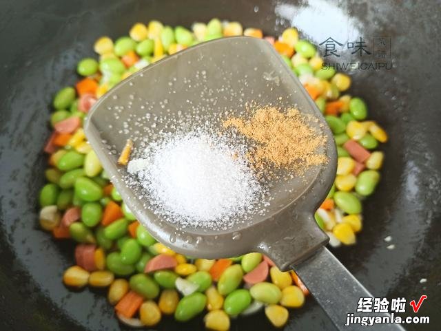 五彩时蔬炒饭，专治不爱吃蔬菜的小孩，学会这样做，孩子抢着要吃