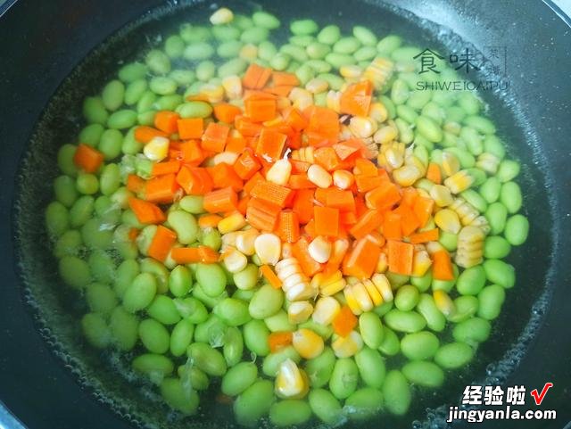 五彩时蔬炒饭，专治不爱吃蔬菜的小孩，学会这样做，孩子抢着要吃