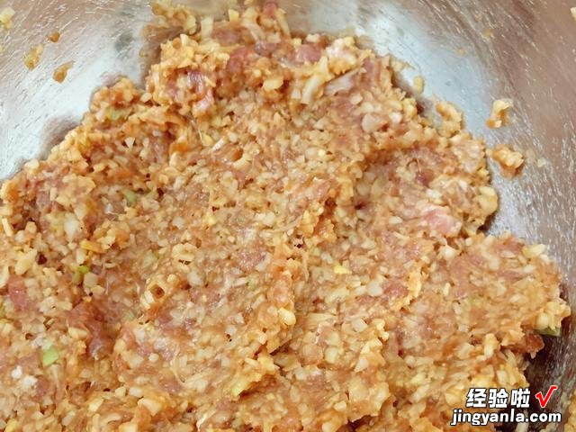 夏天包饺子，韭菜茴香靠边站，就爱吃这个馅，清脆不腻，一咬爆汁