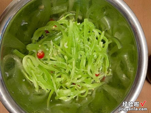 年夜饭必备的6道凉拌菜,爽口清脆,开胃解腻,家人都夸你厨艺好