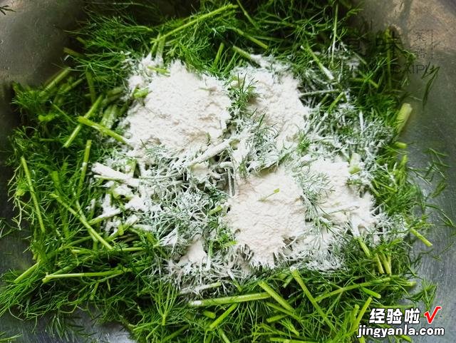 茴香苗别老是包饺子了，上锅清蒸5分钟，饭菜一锅出，比饺子还香