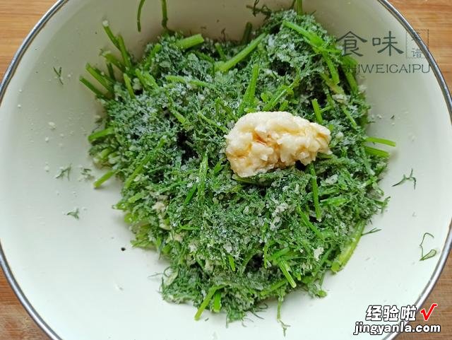 茴香苗别老是包饺子了，上锅清蒸5分钟，饭菜一锅出，比饺子还香