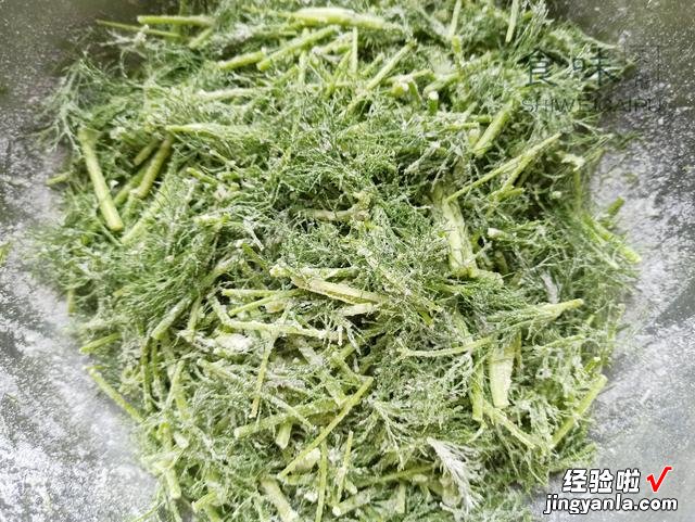 茴香苗别老是包饺子了，上锅清蒸5分钟，饭菜一锅出，比饺子还香