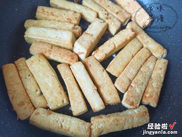 夏天，这个豆制品要多吃，和大葱是绝配，下锅炒一炒，营养又补钙