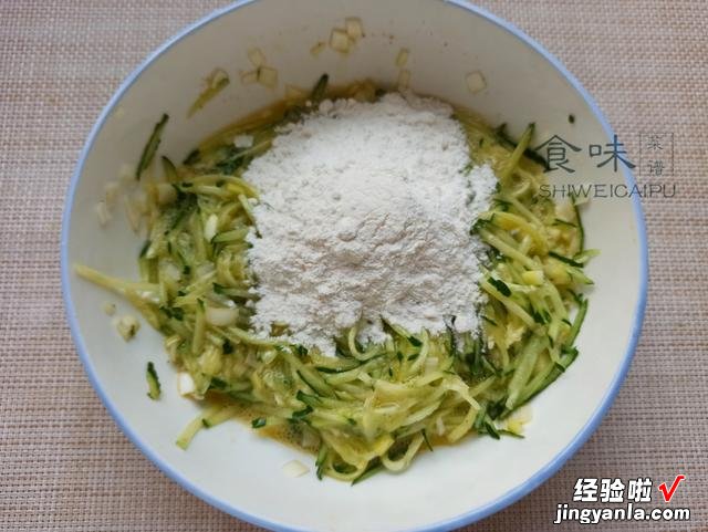 黄瓜别只会凉拌了，教你一个新吃法，加3个鸡蛋，清香美味真营养