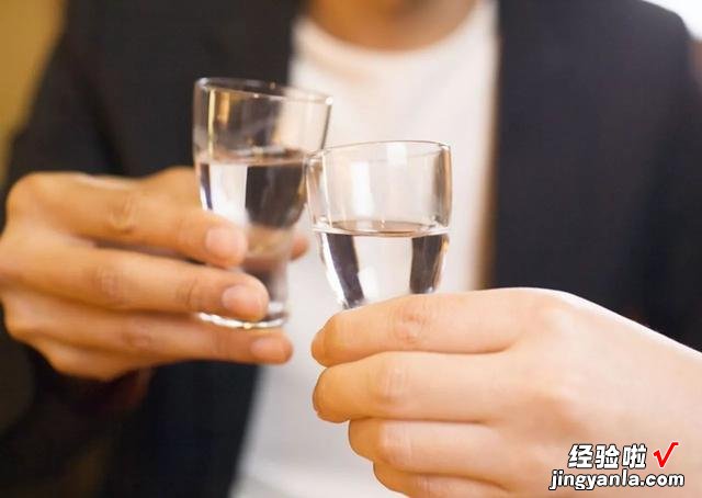 酒桌上最忌讳这3件事，可大可小，坑别人害自己，很多人不知悔改