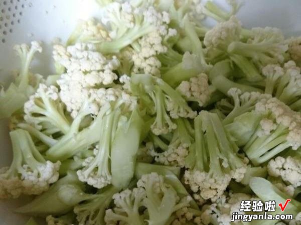 买菜花，应该挑紧花儿还是散花儿？菜农教你一招，别再傻傻被骗了