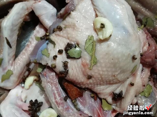 教你盐水鸭腿的家庭做法，肥而不腻，皮白肉嫩，卤菜店老板气坏了