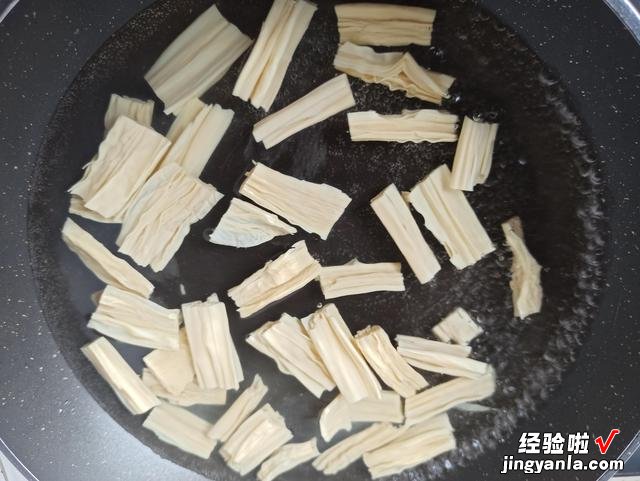 饭店的凉拌菜为啥好吃？原来有“万能料汁”，口感爽脆，开胃解腻