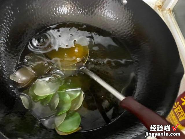 吃过这玩意的，孩子应该都会打酱油了，又酥又脆，00后几乎没见过